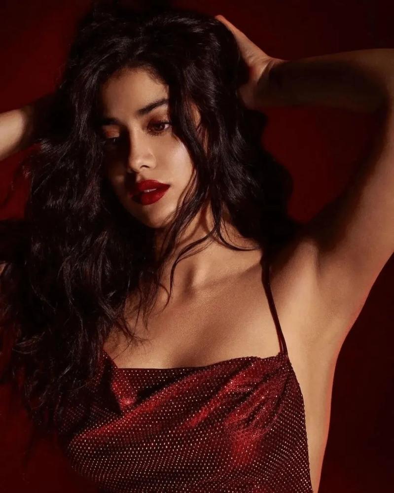 janhvi-kapoor-hottest-photos